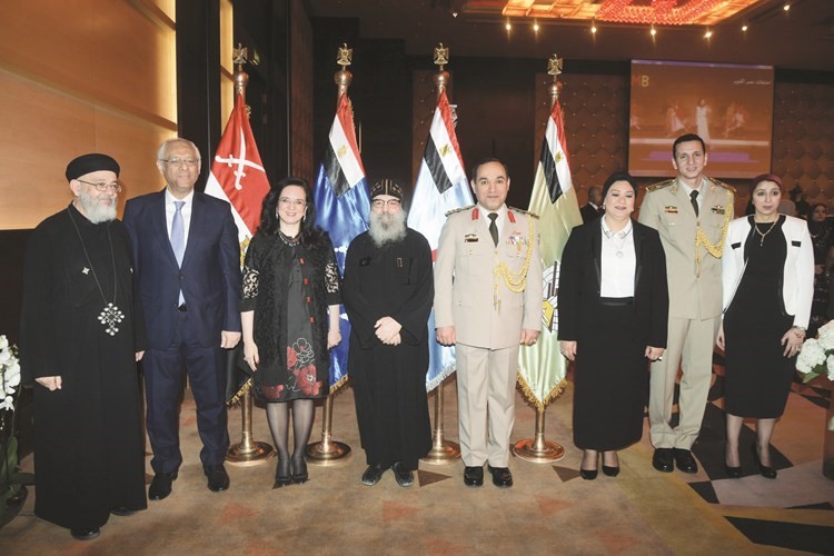 القمص بيجول الأنبا بيشوي مباركا بالمناسبة ﻿