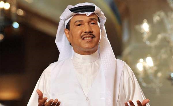 بالفيديو.. عبد الرحمن ابن محمد عبده يغني ويعزف فهل يحترف الفن؟