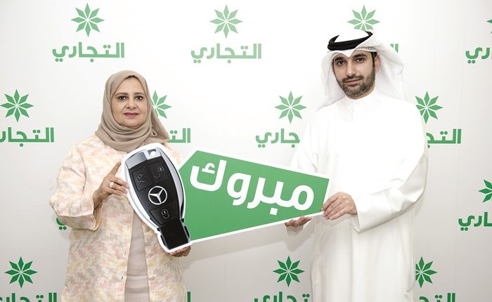 علي أكبر حسن متسلما جائزته﻿