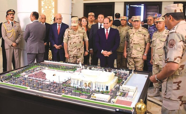 الرئيس عبدالفتاح السيسي يطلع على مجسم لمركز المؤتمرات الدولي الجديد بالتجمع الخامس﻿