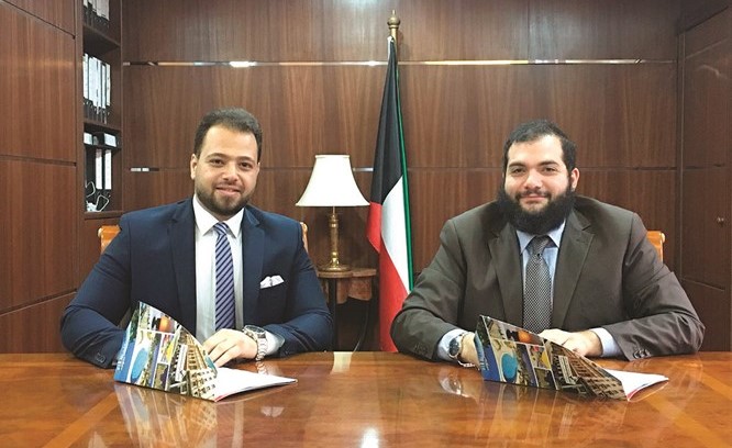 تامر مجدي وم.علي الفرارجي أثناء توقيع بروتوكول التعاون﻿