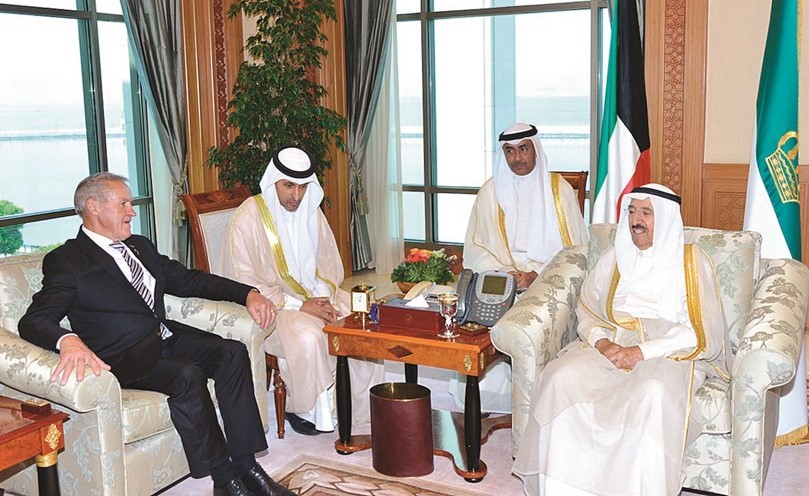 صاحب السمو الأمير الشيخ صباح الأحمد مستقبلا رئيس مجلس البرلمان النيوزيلاندي ديفيد كارتر ﻿