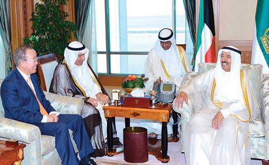 صاحب السمو الامير الشيخ صباح الاحمد مستقبلا  الامين العام السابق للامم المتحدة بان كي مون