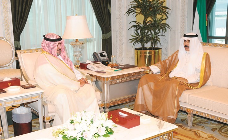 سمو ولي العهد الشيخ نواف الأحمد مستقبلا الشيخ ثامر العلي ﻿
