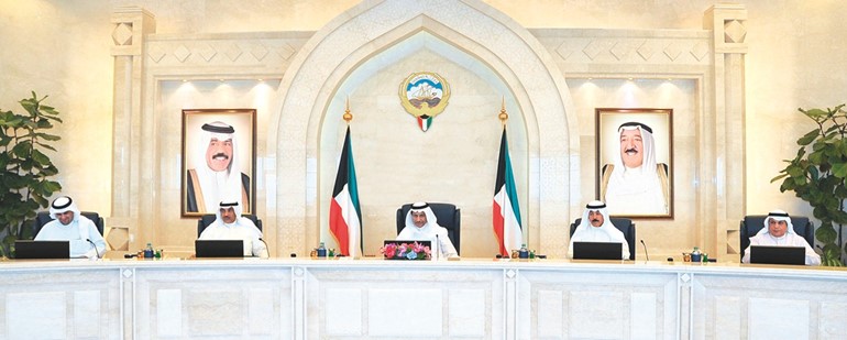  ﻿سمو الشيخ جابر المبارك والشيخ صباح الخالد والشيخ محمد الخالد والشيخ خالد الجراح وأنس الصالح خلال اجتماع مجلس الوزراء﻿