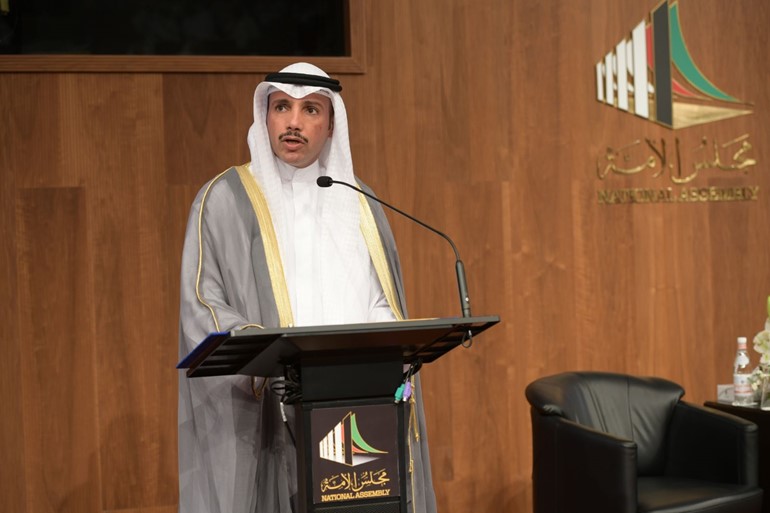مرزوق الغانم متحدثا خلال الملتقى 