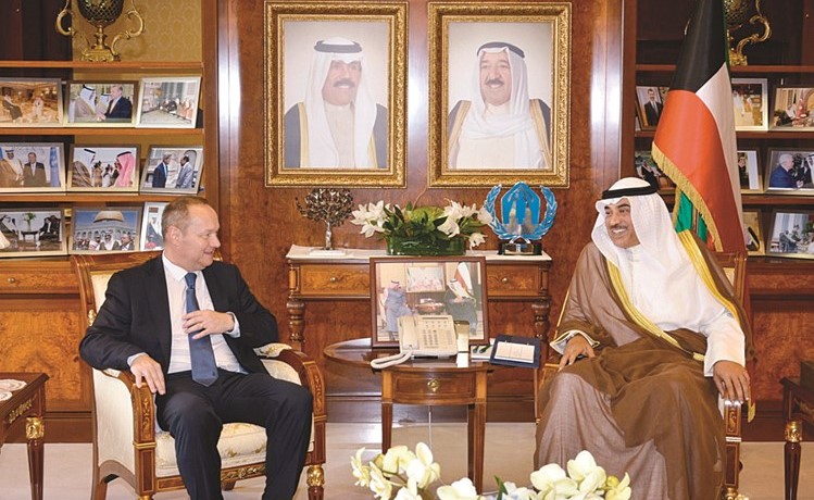 الشيخ صباح الخالد مستقبلا رئيس مجلس النواب السويسري يروغ شتال	﻿