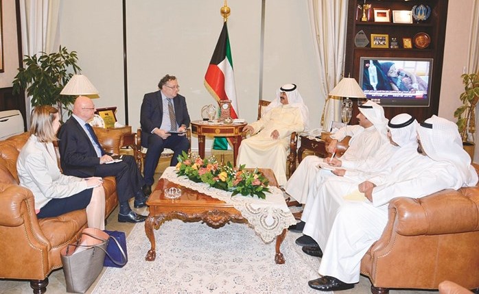 نائب وزير الخارجية خالد الجارالله مستقبلا ايشتفان ايارتو﻿