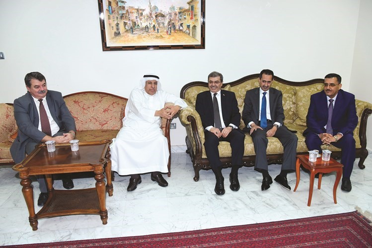 سفير خادم الحرمين لدى الكويت د. عبدالعزيز الفايز يقدم التعازي للسفير العراقي ﻿