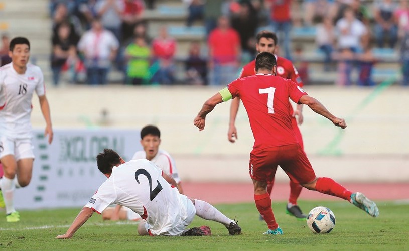 النجم اللبناني حسن معتوق يسجل الهدف الثاني في مرمى كوريا	(عدنان الحاج علي) ﻿