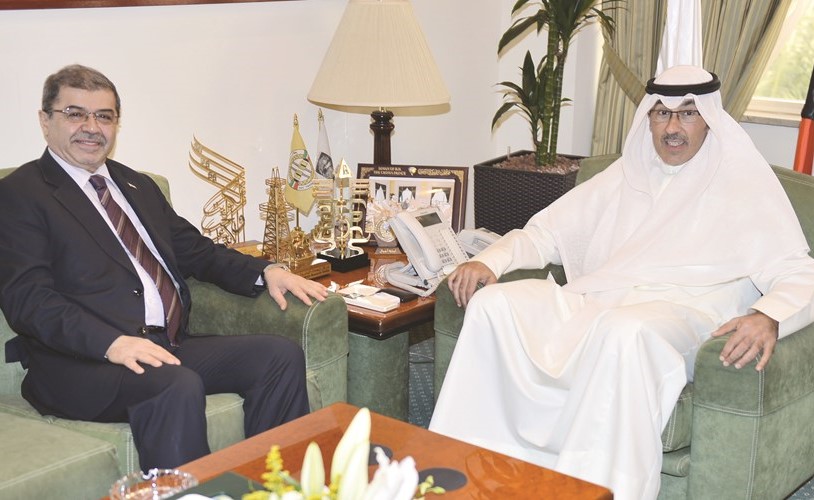 المحافظ الخالد مستقبلا السفير الهاشمي﻿