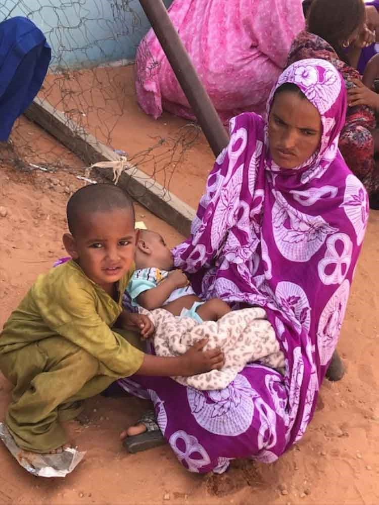 لاجئو مخيم "مبيرا" في موريتانيا يعانون اوضاعا معيشية صعبة
