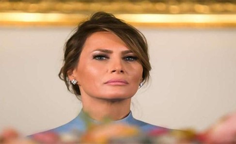 بالفيديو.. خضعت لـ 9 عمليات تجميل لتشبه ميلانيا ترامب