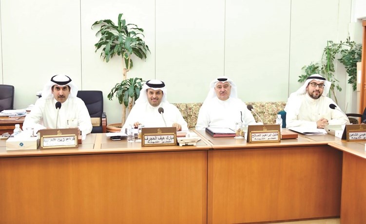 اسامة الشاهين وخليل الصالح ومبارك الحجرف وفراج العربيد في احد اجتماعات لجنة ذوي الاحتياجات الخاصة﻿