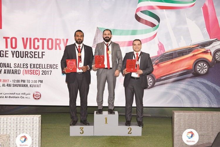 الفائزون بالمراكز الثلاثة الأولى﻿