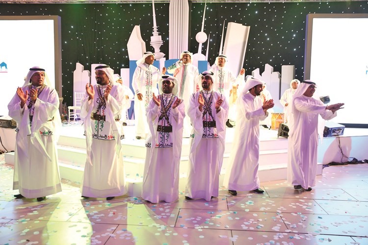 فرقة بلال الشامي قدمت عروضا فنية جذبت اهتمام المشاركين في الحفل﻿