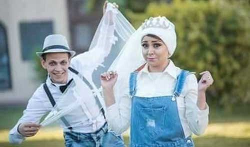 مواقع التواصل تنشغل بملابس عروسين مصريين بحفل زفافهما
