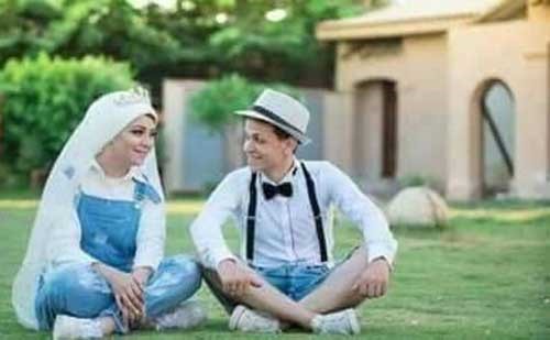 مواقع التواصل تنشغل بملابس عروسين مصريين بحفل زفافهما