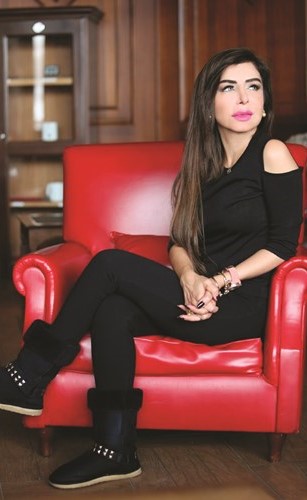 منيرة عاشور لـ «الأنباء»: «شباب الديرة» نافذة للشباب.. و«شمس وقمر» منوع