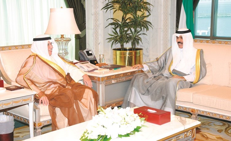 سمو ولي العهد الشيخ نواف الاحمد مستقبلا الشيخ خالد الجراح ﻿