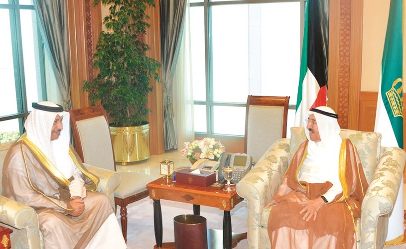 صاحب السمو الأمير الشيخ صباح الأحمد مستقبلا سمو رئيس مجلس الوزراء الشيخ جابر المبارك ﻿