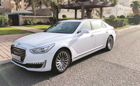 جينيسيس G90.. متعة القيادة الفاخرة بأرفع مستويات السلامة والأداء