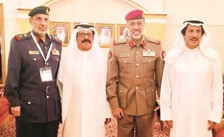 الفريق الركن الشيخ عبدالله النواف والسفير عزام الصباح قبيل المشاركة في المعرض﻿