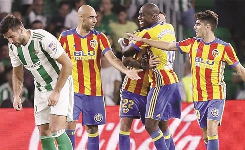 فرحة رجال فالنسيا بالانتصار﻿