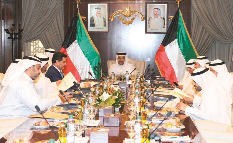 سمو الشيخ جابر المبارك مترئسا اجتماع مجلس الوزراء أمس﻿