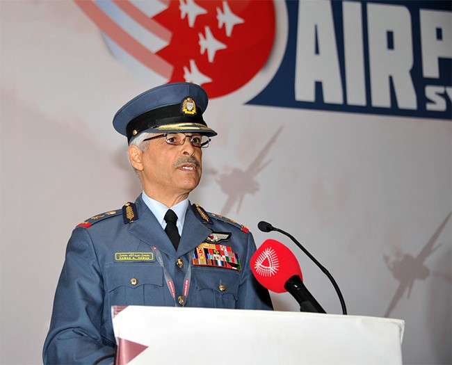 قائد سلاح الجو الملكي البحريني اللواء الشيخ حمد آل خليفة