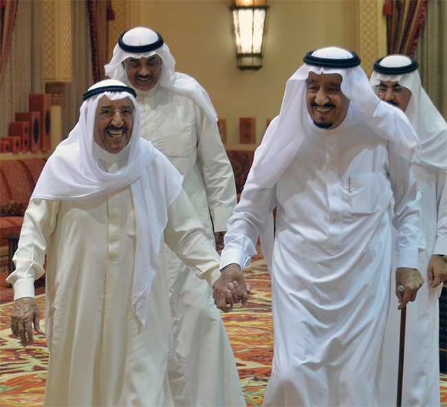 خادم الحرمين الشريفين يطلع "الوزراء السعودي" على زيارة سمو الأمير