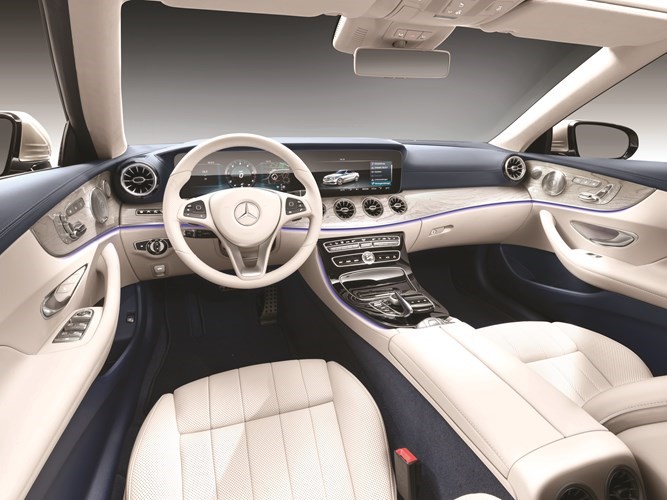 مرسيدس ـ بنز E 300 كابروليه تصل إلى الكويت