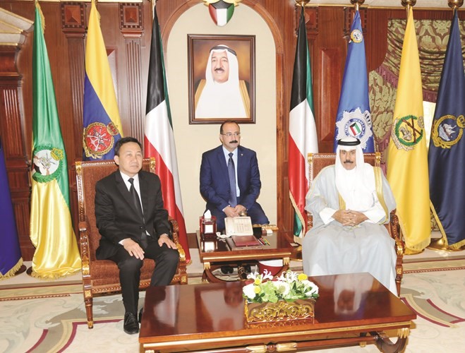 سمو ولي العهد خلال استقباله سفير تايلند﻿