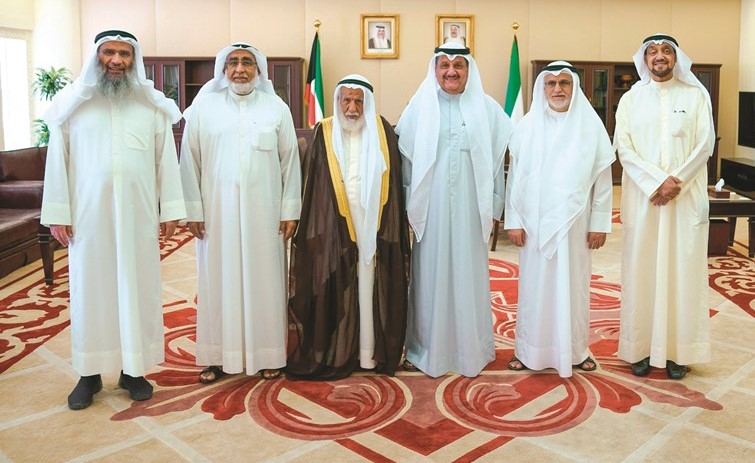 رئيس مجلس الأمة بالإنابة عيسى الكندري خلال استقباله وفد جمعية الاصلاح﻿