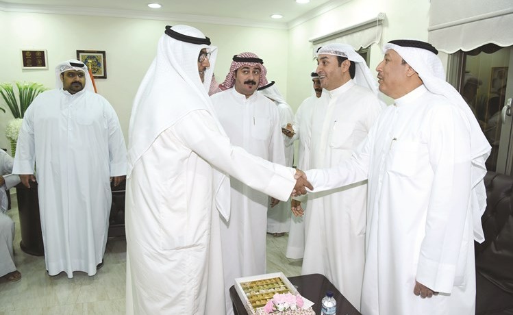 محمد الحضينة وأعضاء المجلس التنفيذي لاتحاد العمال يتلقون التهاني﻿