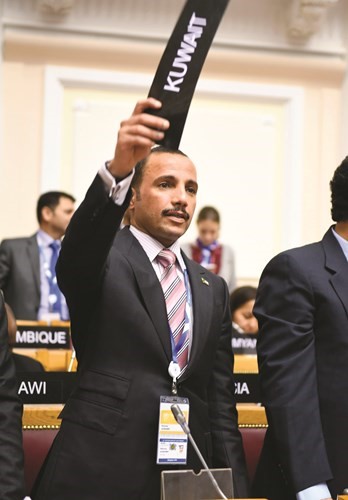  ﻿الرئيس الغانم يقف محتجا ويرفع اسم الكويت امام البرلمان الدولي﻿