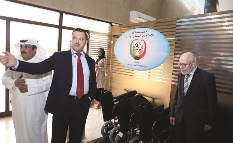 الوزير د.جمال الحربي خلال الزيارة ﻿