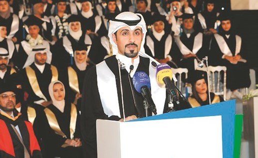 الطالب مبارك محسن العنزي يلقي كلمة الخريجين﻿
