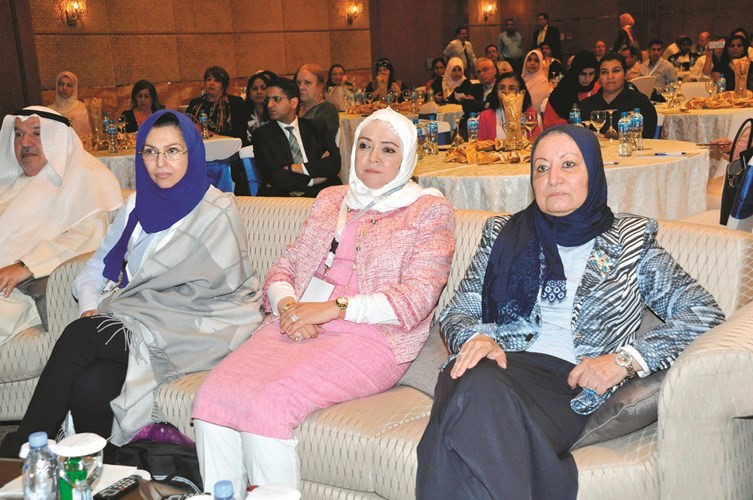 حضور كثيف من قبل النساء ﻿