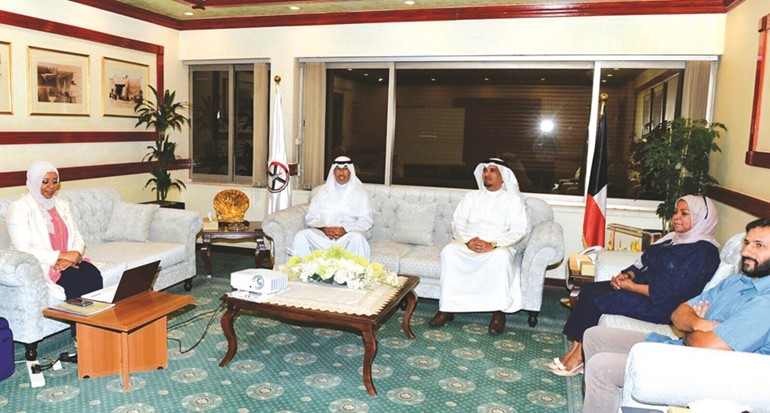 الشيخ فواز الخالد مستقبلا رئيس وأعضاء فريق حياه التطوعي ﻿