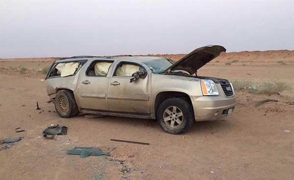 بالفيديو والصور.. سائق ينشغل بالتصوير ويصدم سيارة بسرعة 200 كم/ساعة ويتسبب في انقلابها