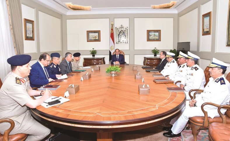 الرئيس عبدالفتاح السيسي خلال الاجتماع الأمني الذي عقده امس لمتابعة تفاصيل الحادث ﻿