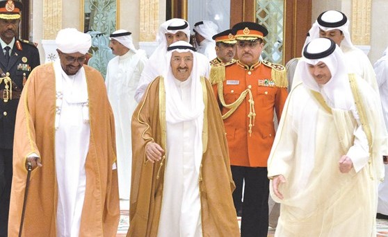 صاحب السمو الأمير والرئيس السوداني قبيل مأدبة الغداء ﻿