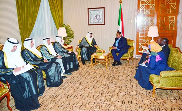 الشيخ صباح الخالد خلال لقائه مع وزير خارجية السودان البروفيسور إبراهيم غندور
