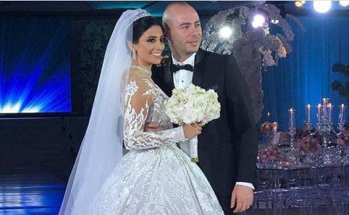 بالفيديو والصور .. ماذا حدث في زفاف المذيع اللبناني الذي ركع وطلب يد حبيبته على الهواء ؟
