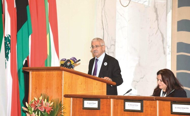 د. عدنان شهاب الدين يلقي كلمته	(متين غوزال)﻿