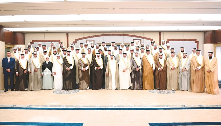 صاحب السمو الأمير الشيخ صباح الأحمد يوقع ايذانا ببدء دور الانعقاد﻿