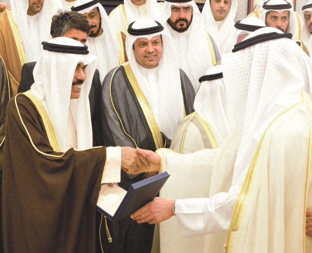 هدية تذكارية لسمو ولي العهد﻿