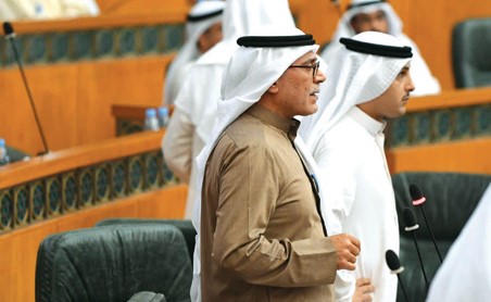 صلاح خورشيد معارضا