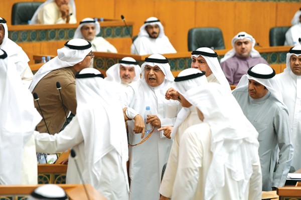 مشادة كلامية بين الشيخ خالد الجراح وحمدان العازمي